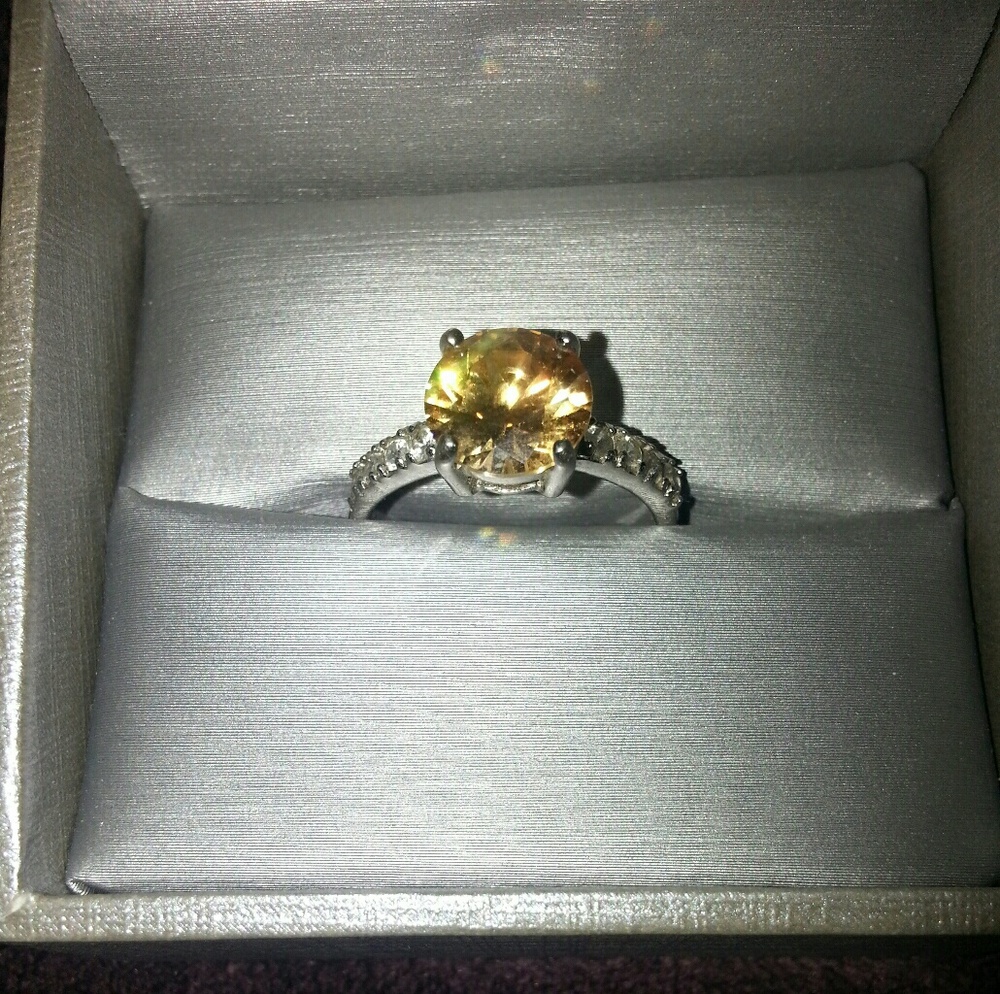 Sterling silver ring with a yellow cz diamond